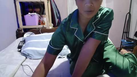 Snapshot of roxanne_98 chatting on March 8, 4:00 pm roxanne_98 online show from March 8, 4:00 pm