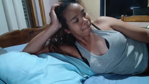Snapshot of roxanne_98 chatting on March 17, 1:54 am roxanne_98 online show from March 17, 1:54 am