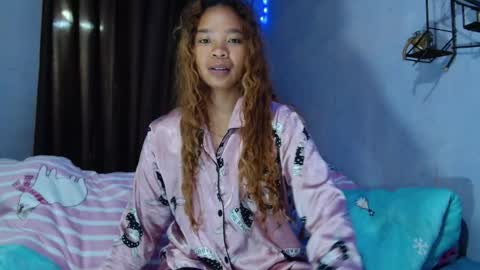 Snapshot of roxanne_98 chatting on March 22, 3:10 am roxanne_98 online show from March 22, 3:10 am
