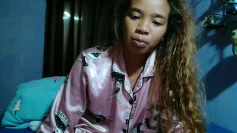 Snapshot of roxanne_98 chatting on April 3, 1:58 am roxanne_98 online show from April 3, 1:58 am