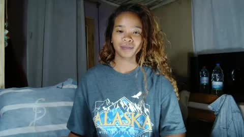 Snapshot of roxanne_98 chatting on April 17, 6:00 pm roxanne_98 online show from April 17, 6:00 pm