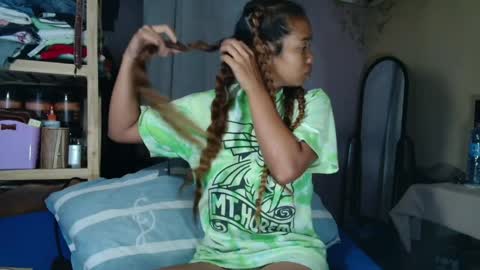Snapshot of roxanne_98 chatting on April 19, 2:11 am roxanne_98 online show from April 19, 2:11 am