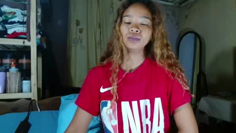 Snapshot of roxanne_98 chatting on April 24, 2:58 am roxanne_98 online show from April 24, 2:58 am