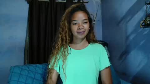 Snapshot of roxanne_98 chatting on April 29, 2:26 am roxanne_98 online show from April 29, 2:26 am