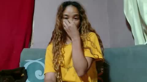 Snapshot of roxanne_98 chatting on May 7, 10:48 pm roxanne_98 online show from May 7, 10:48 pm