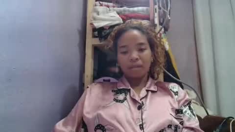 Snapshot of roxanne_98 chatting on May 26, 3:57 am roxanne_98 online show from May 26, 3:57 am