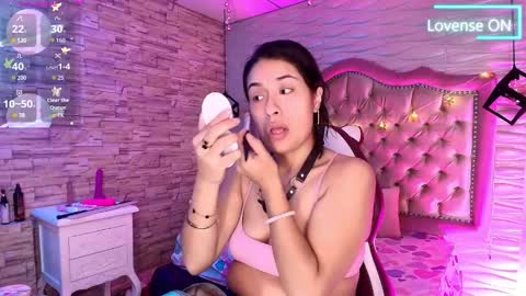 roxanne_han online show from December 21, 11:50 am