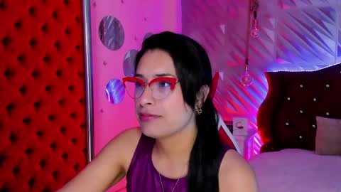 Snapshot of roxanne_han chatting on April 20, 12:08 pm roxanne_han online show from April 20, 12:08 pm
