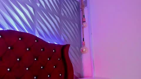 Snapshot of roxanne_han chatting on June 2, 2:52 pm roxanne_han online show from June 2, 2:52 pm