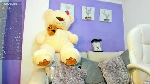 Snapshot of roxanneevans_ chatting on June 2, 12:51 pm Roxanne evans Schedule 700 -1400GTM-5 online show from June 2, 12:51 pm