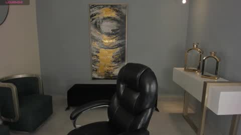 Roxanne Hill  online show from October 25, 11:40 am