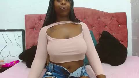 roxannelips online show from February 19, 7:39 am