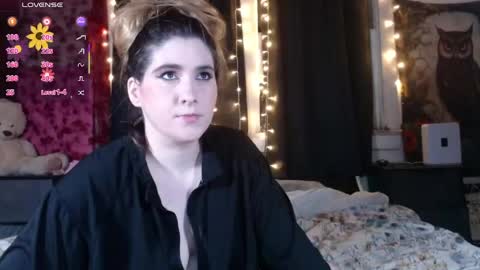 Snapshot of roxanneroulette chatting on May 2, 3:22 am Silver online show from May 2, 3:22 am