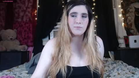 Snapshot of roxanneroulette chatting on May 11, 2:39 am Silver online show from May 11, 2:39 am