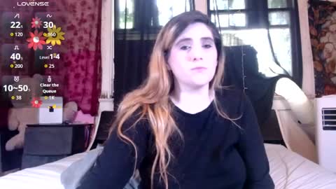 Snapshot of roxanneroulette chatting on June 6, 5:28 pm Silver online show from June 6, 5:28 pm