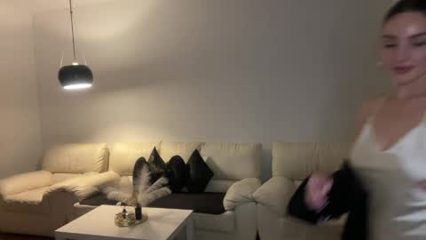 Snapshot of roxellesilvara chatting on May 23, 9:52 pm Roxy online show from May 23, 9:52 pm