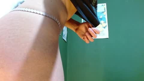 Snapshot of roxiehood chatting on May 10, 2:39 am Roxie online show from May 10, 2:39 am