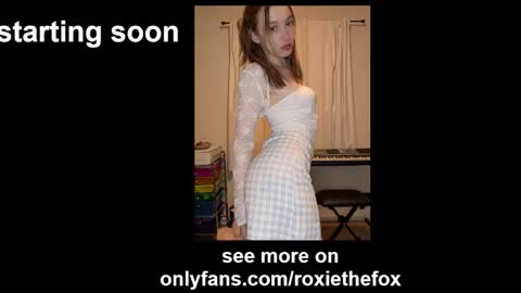 Snapshot of roxiethefox chatting on March 15, 1:22 am roxie online show from March 15, 1:22 am