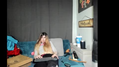 roxihazeleyes online show from January 17, 3:17 pm