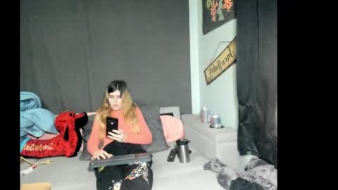 roxihazeleyes online show from February 11, 7:19 pm