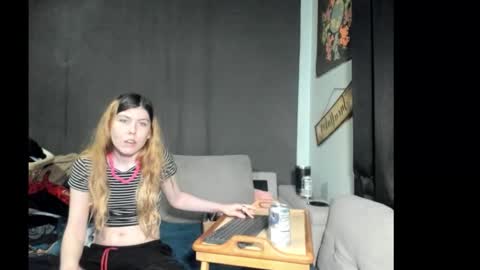 roxihazeleyes online show from March 2, 5:08 am