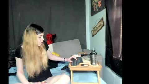 roxihazeleyes online show from March 27, 4:51 pm