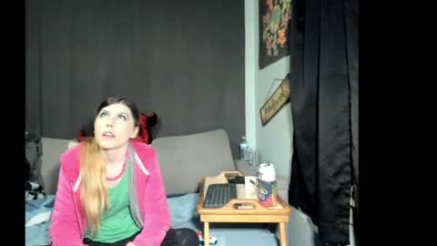 roxihazeleyes online show from April 1, 2:56 am