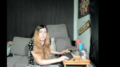 Snapshot of roxihazeleyes chatting on May 21, 1:23 am roxihazeleyes online show from May 21, 1:23 am