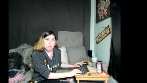 Snapshot of roxihazeleyes chatting on May 23, 1:22 am roxihazeleyes online show from May 23, 1:22 am