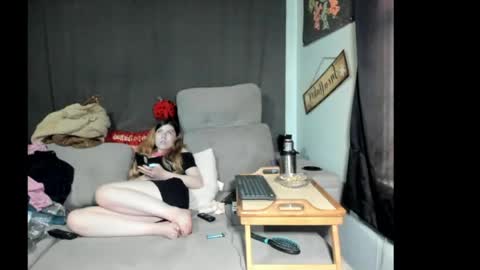 Snapshot of roxihazeleyes chatting on May 26, 2:13 pm roxihazeleyes online show from May 26, 2:13 pm