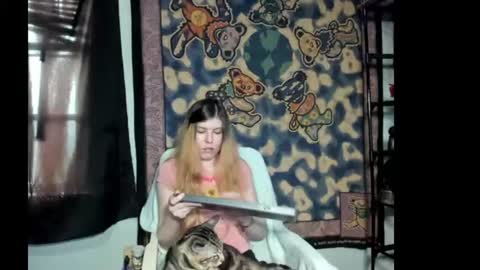 Snapshot of roxihazeleyes chatting on June 13, 5:33 pm roxihazeleyes online show from June 13, 5:33 pm