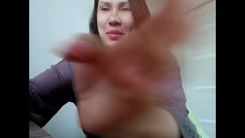 Snapshot of roxolanaa_sexy chatting on April 18, 6:06 am ROXOLANAA SEXY online show from April 18, 6:06 am