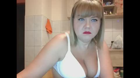 Snapshot of roxy8630 chatting on September 29, 12:05 am roxy8630 online show from September 29, 12:05 am