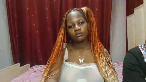 Snapshot of roxy_heather chatting on April 18, 9:37 pm Roxy online show from April 18, 9:37 pm