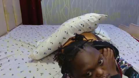 Snapshot of roxy_heather chatting on April 22, 4:37 am Roxy online show from April 22, 4:37 am