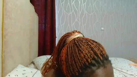 Snapshot of roxy_heather chatting on April 25, 7:55 am Roxy online show from April 25, 7:55 am