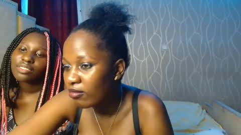 Snapshot of roxy_heather chatting on May 9, 4:06 am Roxy online show from May 9, 4:06 am