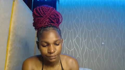 Snapshot of roxy_heather chatting on May 11, 7:11 pm Roxy online show from May 11, 7:11 pm