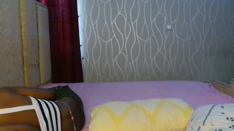 Snapshot of roxy_heather chatting on May 14, 6:53 am Roxy online show from May 14, 6:53 am