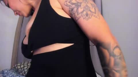 Snapshot of roxy_hell chatting on May 23, 3:12 am Roxy hell online show from May 23, 3:12 am