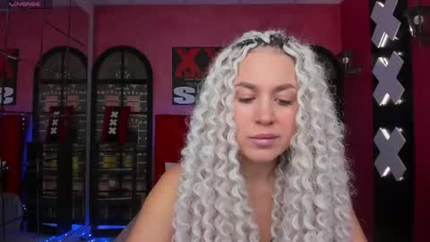 Snapshot of roxy_mars chatting on May 19, 1:22 am Roxy online show from May 19, 1:22 am