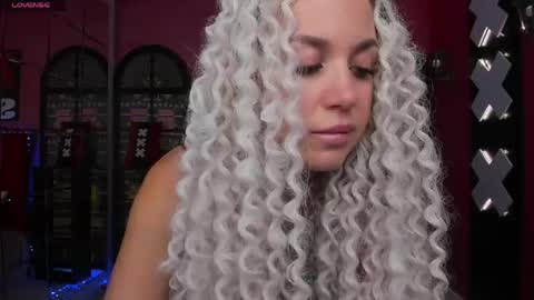 Snapshot of roxy_mars chatting on May 20, 1:34 am Roxy online show from May 20, 1:34 am