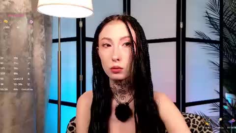 Snapshot of roxy_morrison_x chatting on June 15, 3:31 am roxanne online show from June 15, 3:31 am
