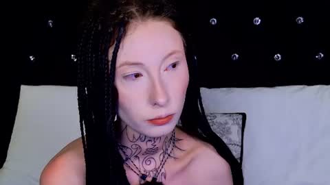Snapshot of roxy_morrison_x chatting on July 4, 3:35 am roxanne online show from July 4, 3:35 am
