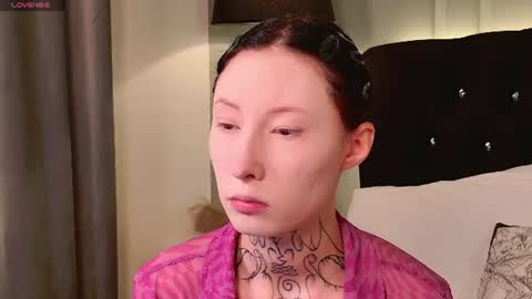 Snapshot of roxy_morrison_x chatting on July 27, 3:46 am roxanne online show from July 27, 3:46 am
