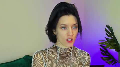 roxy_riot_ online show from February 1, 4:24 am