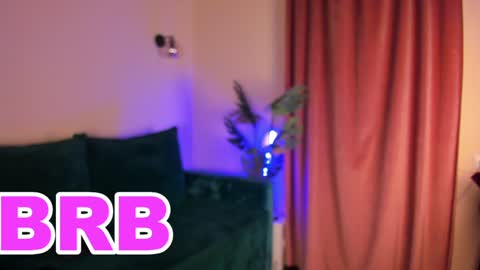 roxy_riot_ online show from February 2, 4:37 am