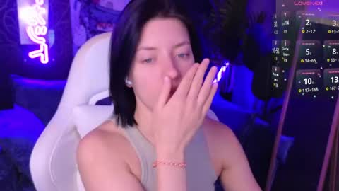 roxy_riot_ online show from April 11, 1:54 am