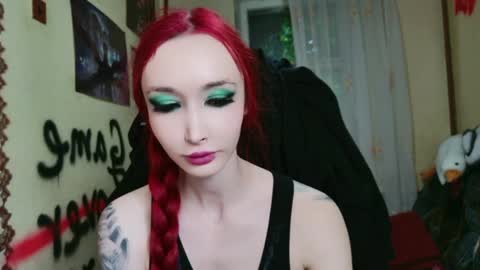 Snapshot of roxy_silver chatting on June 3, 1:25 pm Roxy online show from June 3, 1:25 pm