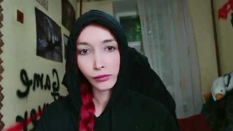Snapshot of roxy_silver chatting on June 3, 2:33 pm Roxy online show from June 3, 2:33 pm
